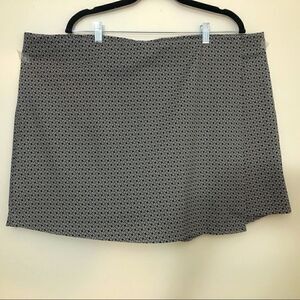 NWT Est 1946 24W Really Nice Black & White Skort!!